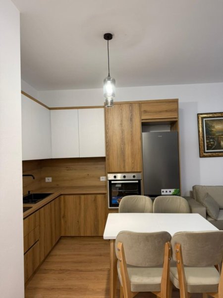 Tirane, jepet me qera apartament 1+1+Ballkon Kati 3, 60 m² 500 € 