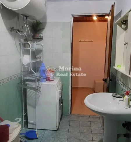Tirane, jepet me qera apartament 2+1 Kati 3, 80 m² 400 € (Shkolla e Bashkuar)
