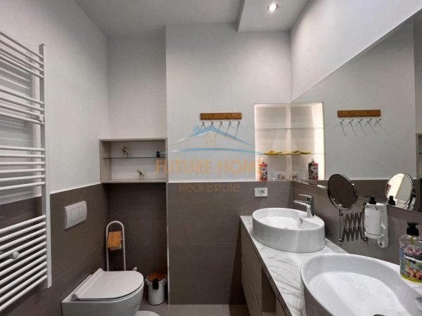 Tirane, jepet me qera apartament 1+1 Kati 11, 90 m² 1.000 € (Komuna e Parisit)