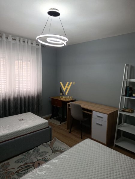 Tirane, jepet me qera apartament 2+1+Ballkon Kati 3, 84 m² 600 € (ALI DEMI)