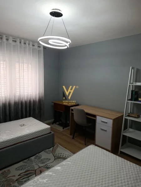 Tirane, jepet me qera apartament 2+1+Ballkon Kati 3, 84 m² 600 € (ALI DEMI)