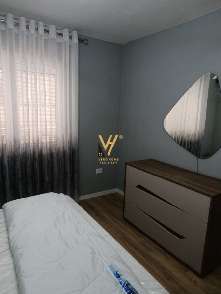 Tirane, jepet me qera apartament 2+1+Ballkon Kati 3, 84 m² 600 € (ALI DEMI)