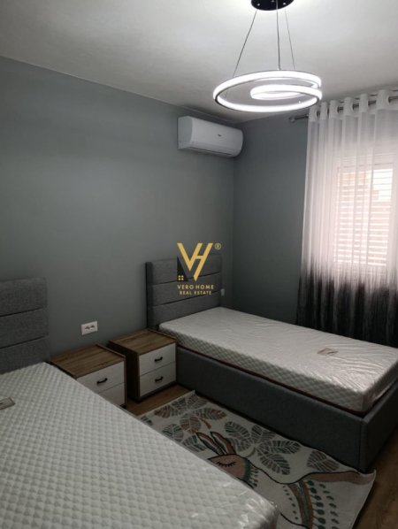 Tirane, jepet me qera apartament 2+1+Ballkon Kati 3, 84 m² 600 € (ALI DEMI)