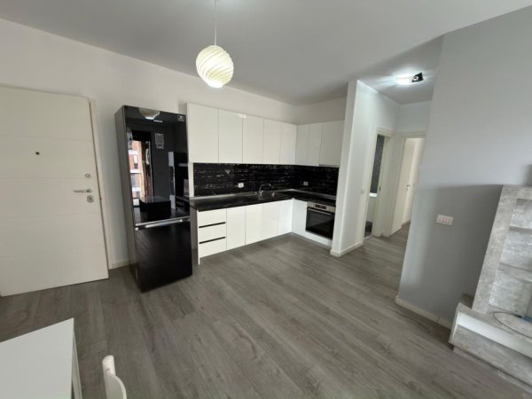 Tirane, jepet me qera apartament 2+1 Kati 6, 650 €