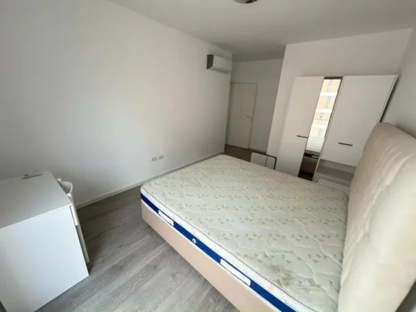 Tirane, jepet me qera apartament 2+1 Kati 6, 650 €