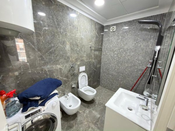 Tirane, jepet me qera apartament 2+1 Kati 6, 650 €