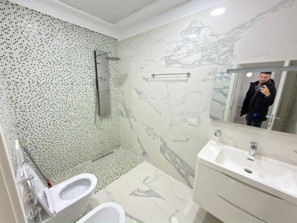 Tirane, jepet me qera apartament 2+1 Kati 6, 650 €