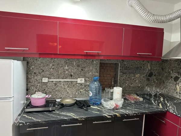 Tirane, jepet me qera apartament 1+1+Aneks Kati 0, 630 € (Hoxha Tasim)