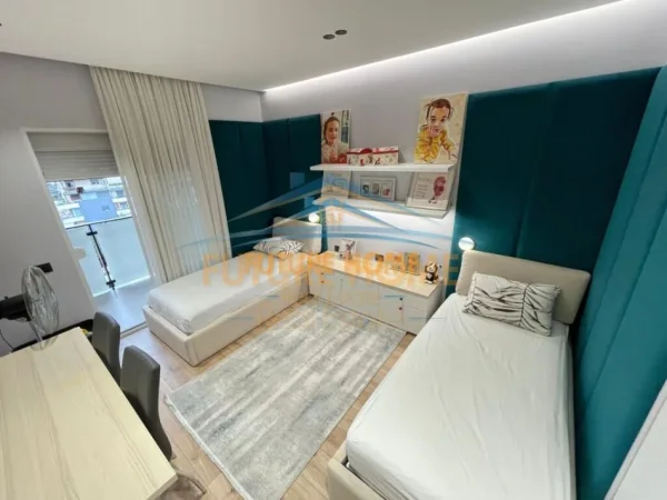 Tirane, jepet me qera apartament 2+1 Kati 9, 123 m² 1.100 € (myslym shyri)