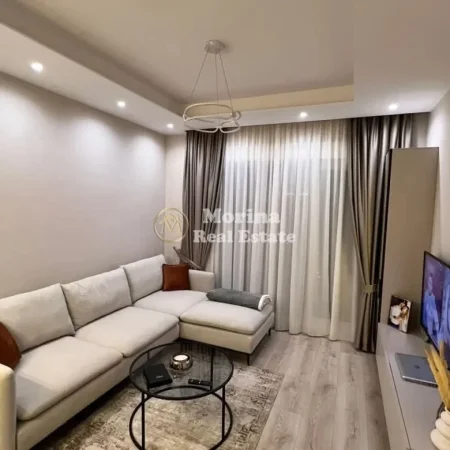 Tirane, jepet me qera apartament 2+1 Kati 5, 85 m² 800 € (21 Dhjetori)