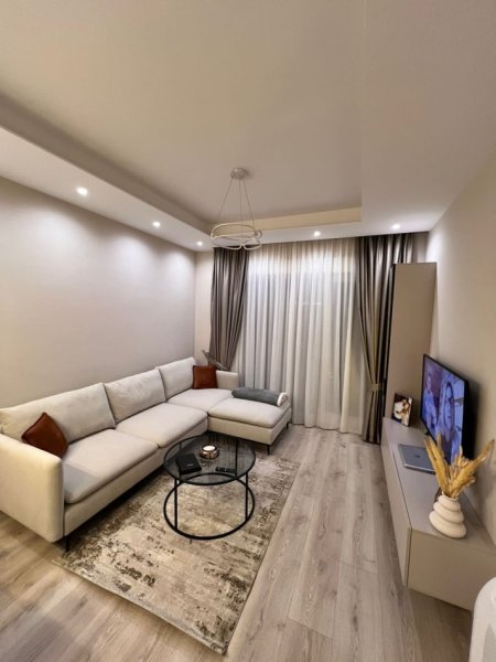 Tirane, jap me qera apartament 2+1 Kati 6, 80 m² 800 € (Ish Parku Autobuzave)