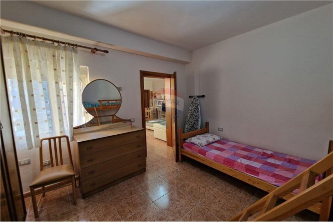Vlore - Lungomare, jepet me qera apartament 2+1 Kati 6, 98 m² 350 € (Rruga Pelivan Leskaj)