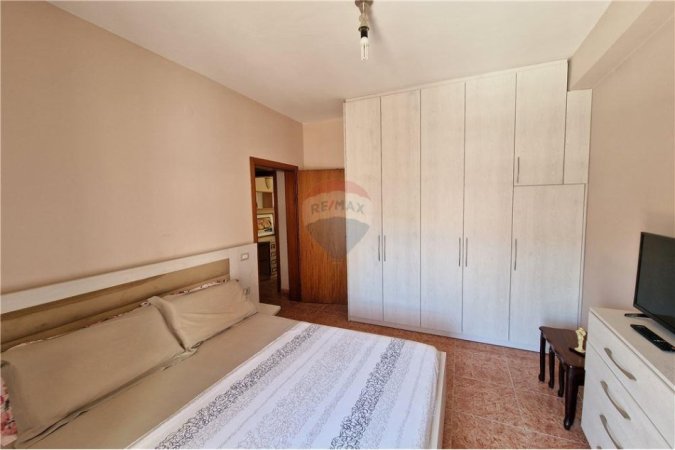 Vlore - Lungomare, jepet me qera apartament 2+1 Kati 6, 98 m² 350 € (Rruga Pelivan Leskaj)