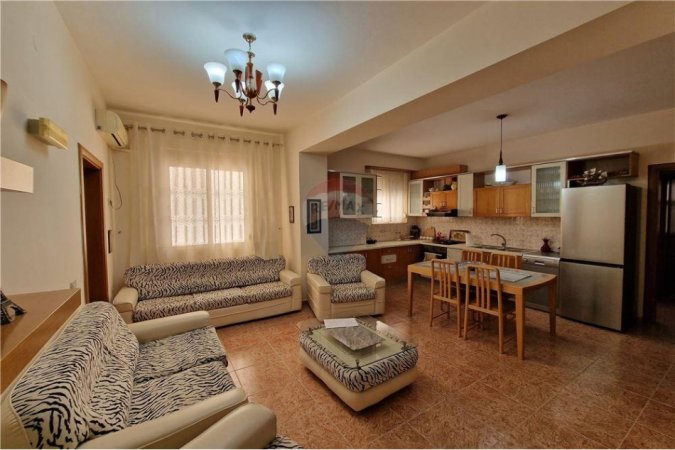 Vlore - Lungomare, jepet me qera apartament 2+1 Kati 6, 98 m² 350 € (Rruga Pelivan Leskaj)