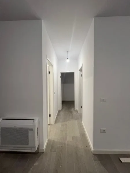 Tirane, jepet me qera zyre Kati 1, 90 m² 650 € (Dritan Hoxha)
