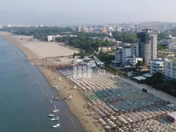 Durres, shitet dyqan Kati 0, 120 m² 420.000 € (NE PLAZHIN E DURRESIT, PRANE SHKEMBIT TE KAVAJES)