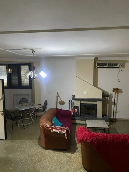 Tirane, jepet me qera ambjent biznesi Kati 1, 180 m² 1.000 € (RRUGA GRAMOZ PASHKO)