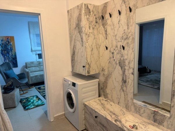 Tirane, jepet me qera apartament 1+1 Kati 4,