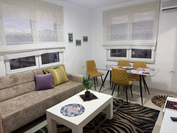 Tirane, jepet me qera apartament 1+1 Kati 4,
