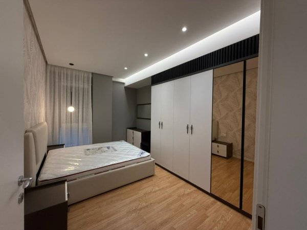 🏠 JEPET ME QIRA Apartament 2+1📍Qender, Rruga e Dibres  🏢Pallat i ri me ashensor  🛋️Arredim modern/I pabanuar me pare  💶1100 Euro/Muaj