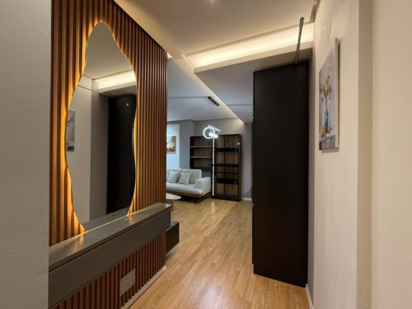 🏠 JEPET ME QIRA Apartament 2+1📍Qender, Rruga e Dibres  🏢Pallat i ri me ashensor  🛋️Arredim modern/I pabanuar me pare  💶1100 Euro/Muaj