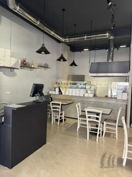 Tirane, jepet me qera dyqan Kati 0, 56 m² 600 € (YZBERISHT)