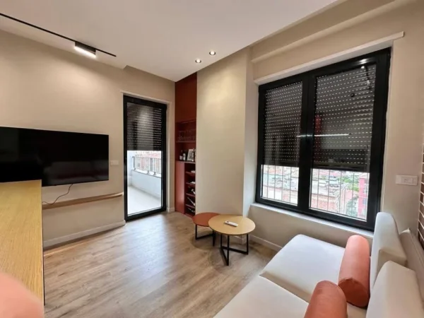 Tirane, jepet me qera apartament 1+1+Ballkon Kati 6, 75 m² 650 € (Bulevardi i Ri)
