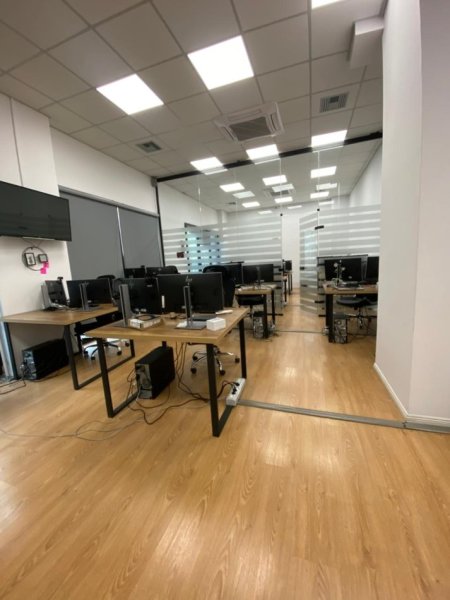 Tirane, shitet ambjent biznesi Kati 1, 420 m² 1.100.000 € (Kompleksi Square 21)