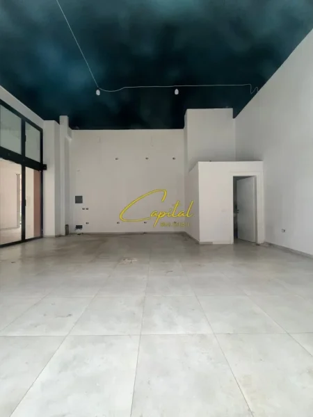 Tirane, shitet dyqan Kati 0, 70 m² 210.000 € (ASTIR)