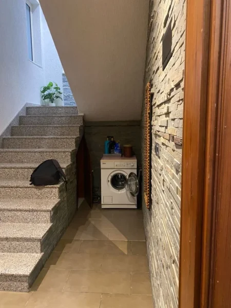 Tirane, jepet me qera apartament 2+1 Kati 1, 85 m² 400 € (RRUGA HAJDAR TAFA ,SELITE E VOGEL)