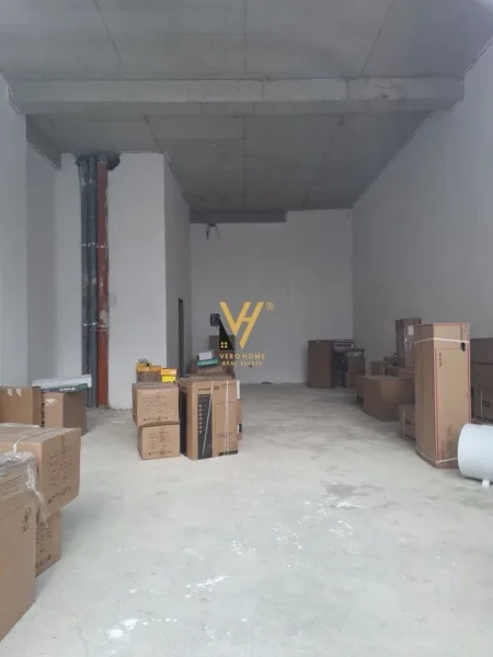 Tirane, jepet me qera dyqan Kati 0, 80 m² 2.000 € (RRUGA DRITAN HOXHA)