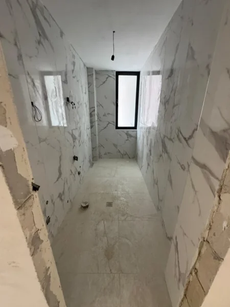 Lezhe, shitet apartament 2+1 Kati 5, 82 m² 82.000 € (Shëngjin – mbrapa pallatit Paluca)