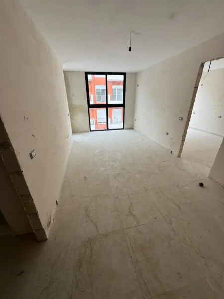 Lezhe, shitet apartament 2+1 Kati 5, 82 m² 82.000 € (Shëngjin – mbrapa pallatit Paluca)
