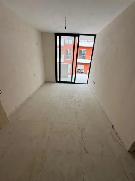 Lezhe, shitet apartament 2+1 Kati 5, 82 m² 82.000 € (Shëngjin – mbrapa pallatit Paluca)