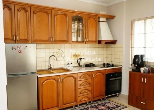 Tirane, jepet me qera apartament 2+1 Kati 5, 120 m² 700 € (Selvia)