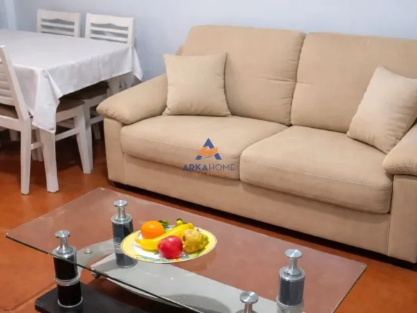 Tirane, jepet me qera apartament 2+1+Ballkon Kati 2, 70 m² 519 € 