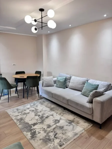 Tirane, jepet me qera apartament 1+1+Ballkon Kati 3, 62 m² 500 € (Rruga Hamdi Pepo)