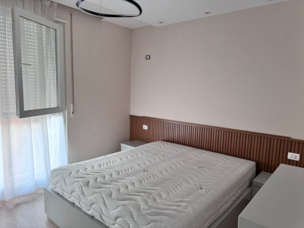 Tirane, jepet me qera apartament 1+1+Ballkon Kati 3, 62 m² 500 € (Rruga Hamdi Pepo)