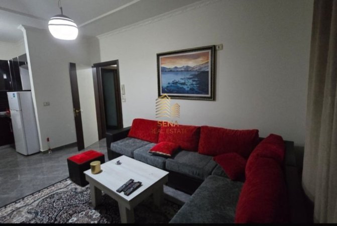Tirane, jepet me qera apartament 1+1+Ballkon Kati 4, 70 m² 550 € (Rruga Peti)