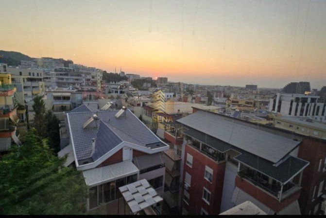 Tirane, jepet me qera apartament 1+1+Ballkon Kati 4, 70 m² 550 € (Rruga Peti)