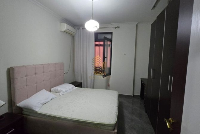 Tirane, jepet me qera apartament 1+1+Ballkon Kati 4, 70 m² 550 € (Rruga Peti)