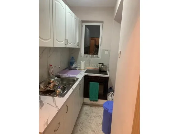 Tirane, shes apartament 2+1 Kati 1, 100 m² 120.000 € (Kinostudio)