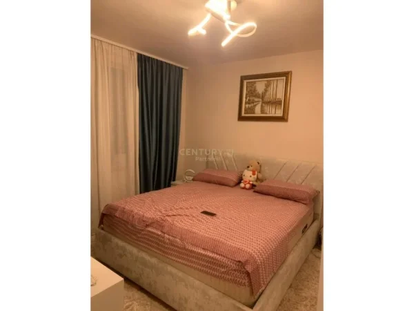 Tirane, shes apartament 2+1 Kati 1, 100 m² 120.000 € (Kinostudio)