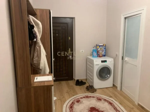 Tirane, shes apartament 2+1 Kati 1, 100 m² 120.000 € (Kinostudio)