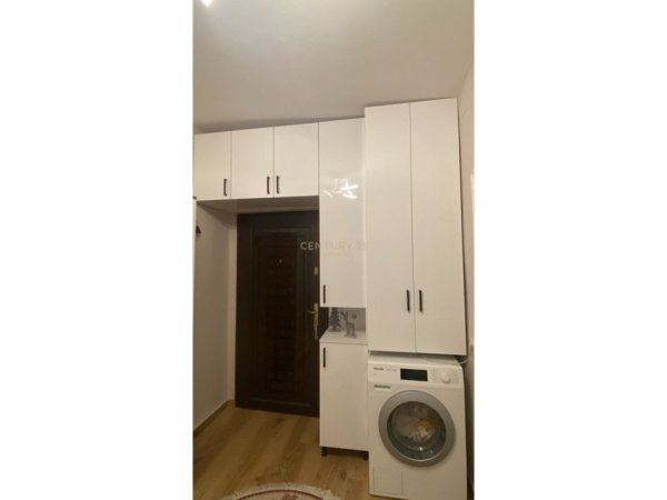 Tirane, shes apartament 2+1 Kati 1, 100 m² 120.000 € (Kinostudio)