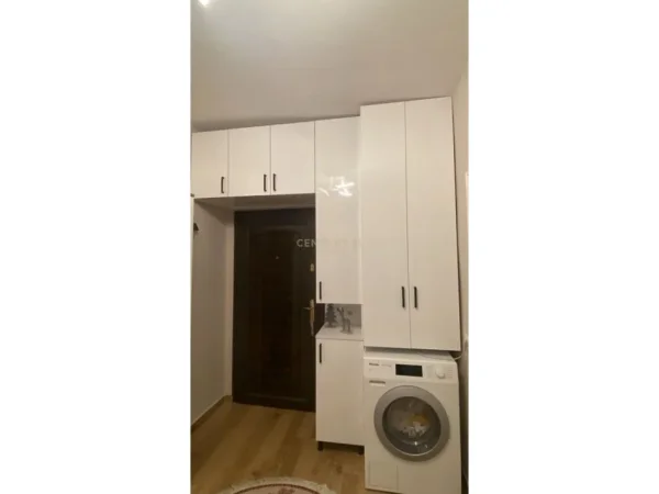 Tirane, shes apartament 2+1 Kati 1, 100 m² 120.000 € (Kinostudio)