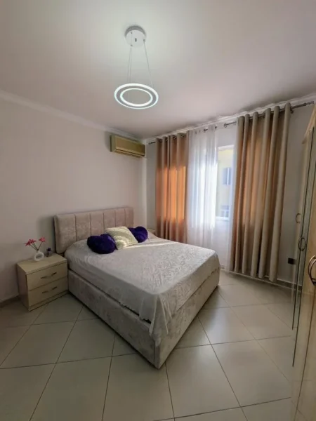 Tirane, jepet me qera garsonier Kati 4, 45 m² 450 € (21 DHJETORI)