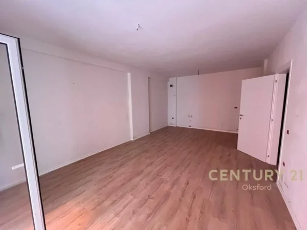 Tirane, shes apartament 1+1 Kati 8, 70 m² 106.000 € (Yzberisht)