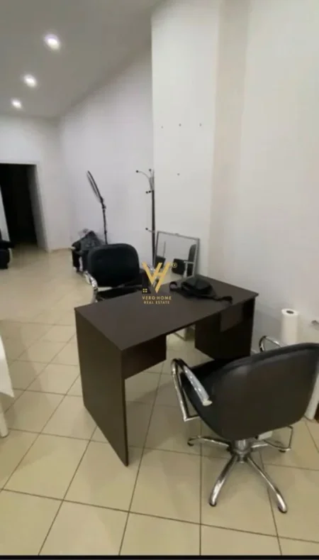 Tirane, shitet ambjent biznesi Kati 0, 100 m² 217.000 € (YZBERISHT)