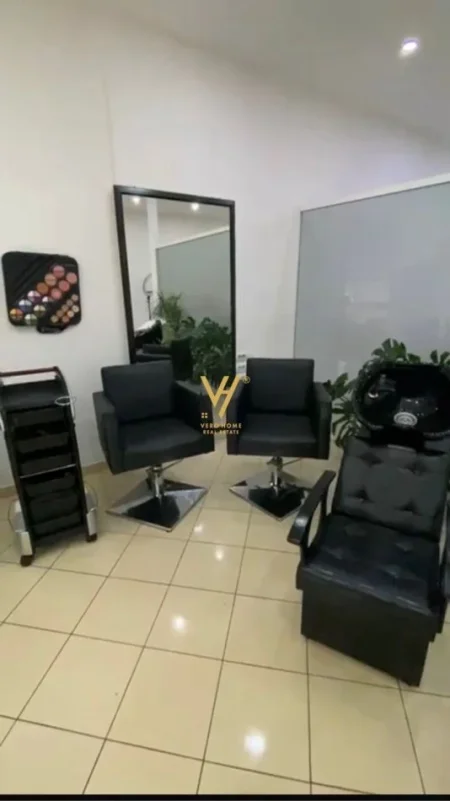 Tirane, shitet ambjent biznesi Kati 0, 100 m² 217.000 € (YZBERISHT)